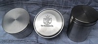latas com tampa e gravação